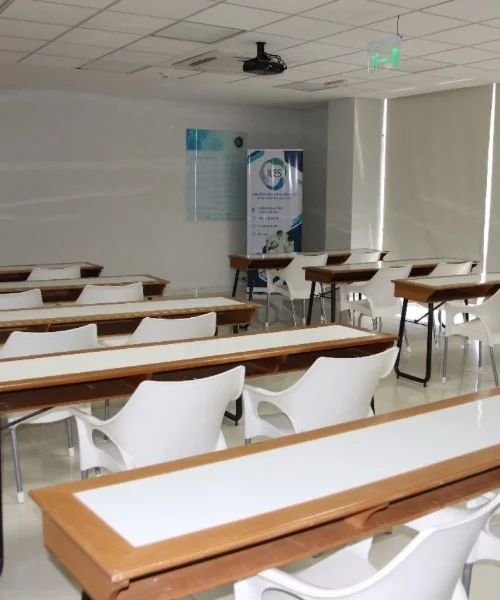 Auditorio del Instituto ILES con capacidad para 60 personas